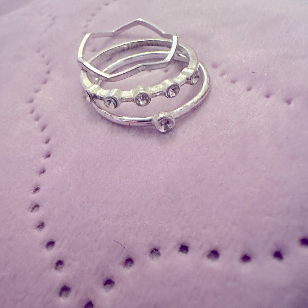 Silver rings (3)